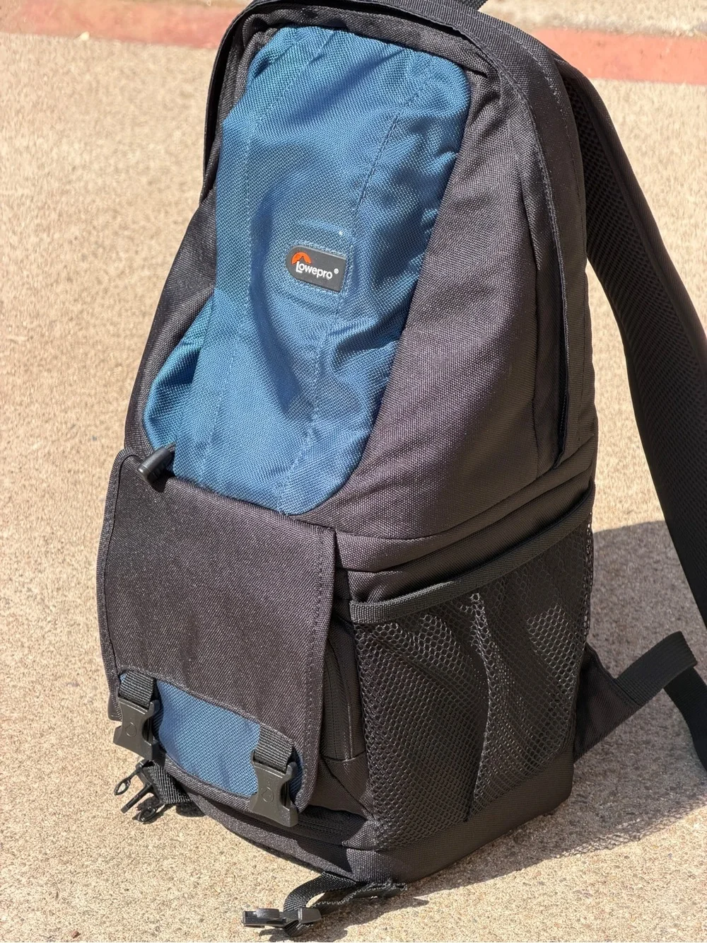 Lowepro Men’s Navy and Black Sling Backpack